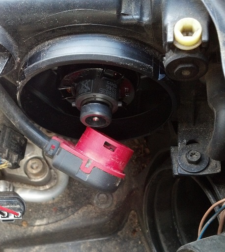Replacing BMW HID Headlight Bulbs